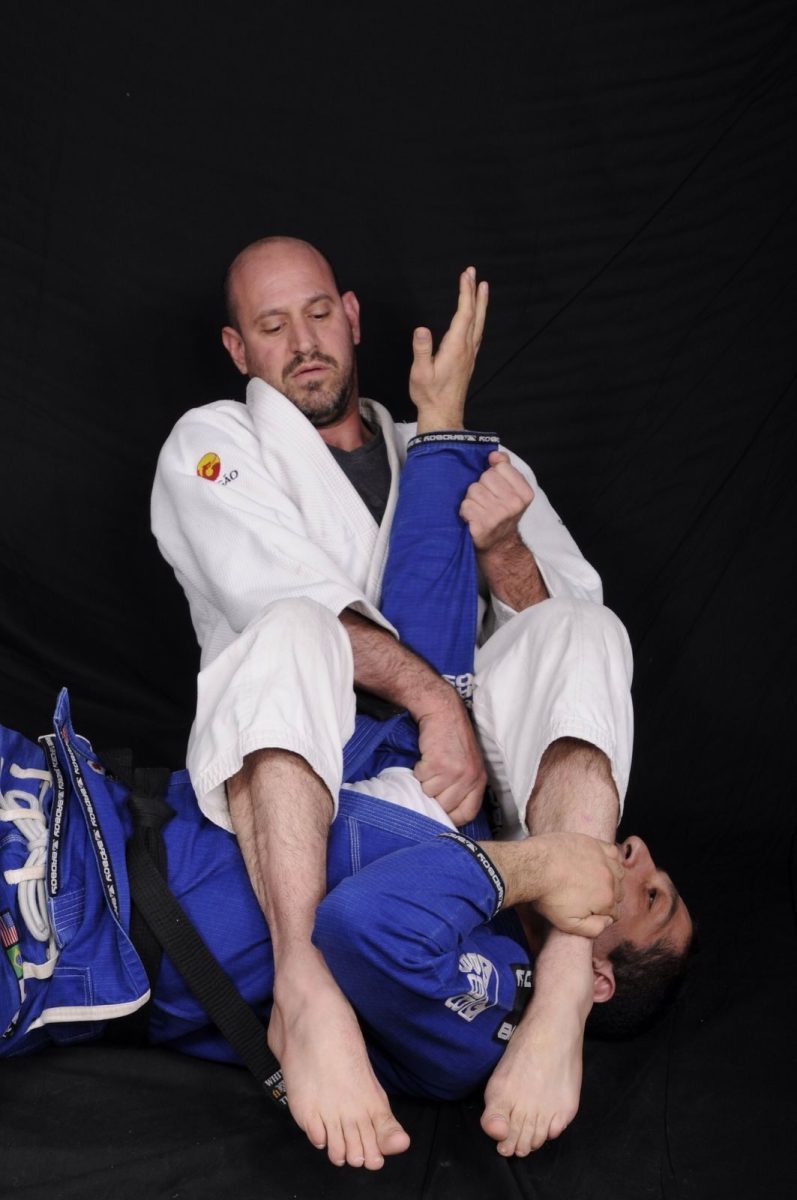 Contrôle depuis la garde en jiu-jitsu brésilien
