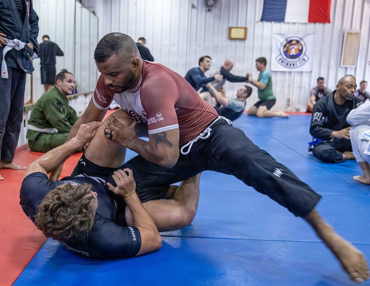 Travail en garde pendant un entraînement de jiu-jitsu