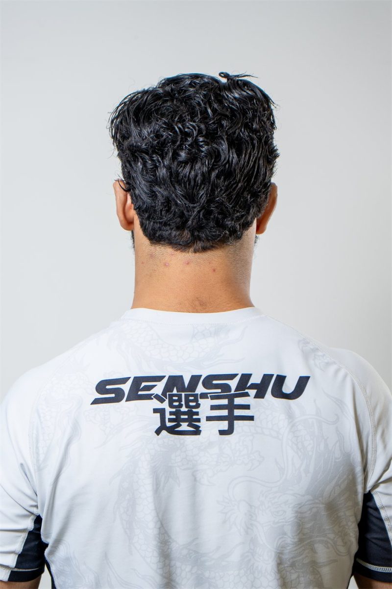 Dos d'un rashguard Senshu ligne blanche